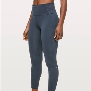 Lululemon ‘Fast and Free’ legging 25” size 6 grey